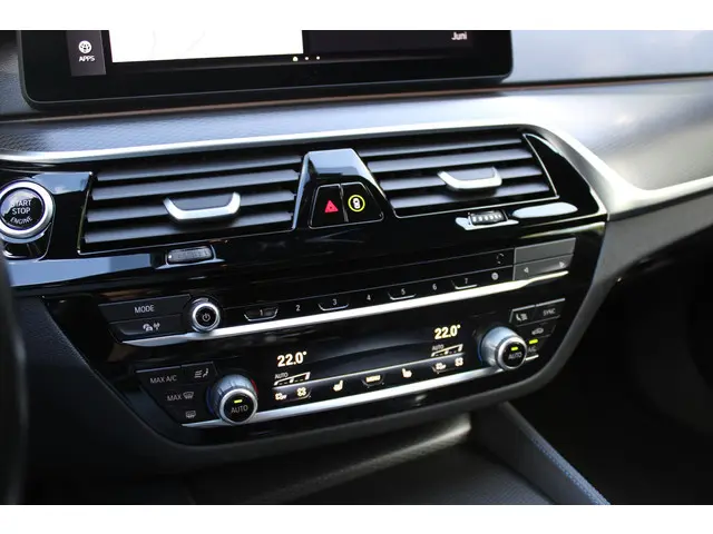 BMW 5 Serie Touring 520i 2022 Benzine 38