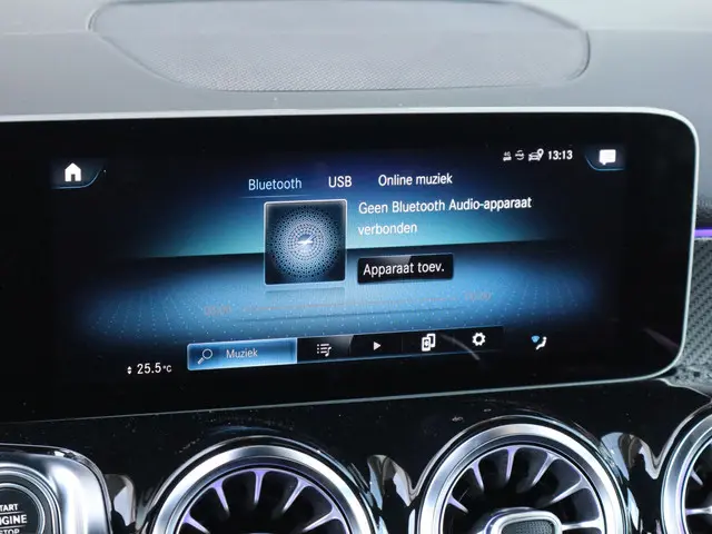 Mercedes-Benz GLB 200 AMG line 2020 Benzine 26