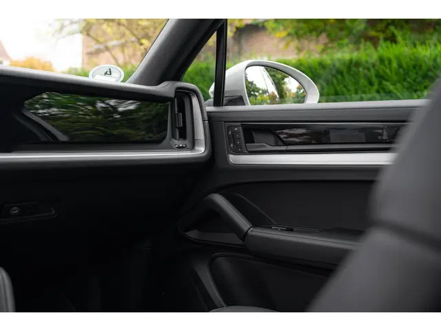 Porsche Cayenne 3.0 E-Hybrid 2024 Hybride Benzine 23