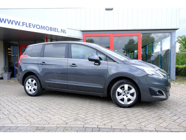Peugeot 5008 1.6 HDi Blue Lease 2014 Diesel 4