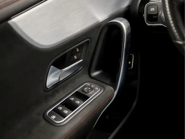 Mercedes-Benz CLA 200 AMG Sport 2019 Benzine 24