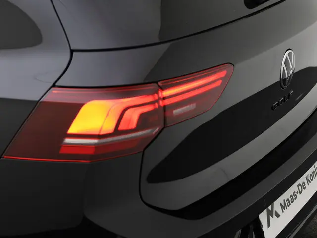 Volkswagen Golf 1.5e TSI 150PK R-Line DSG 2024 Benzine 33