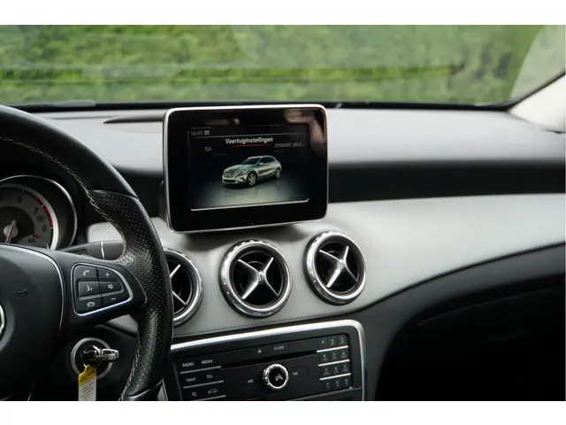 Mercedes-Benz GLA GLA 180 Ambition Night 2016 Benzine 29