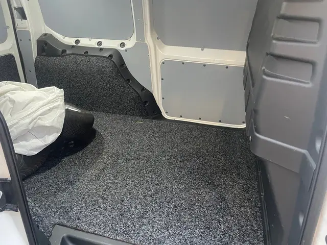 Volkswagen Caddy Cargo Maxi 2.0 TDI Comfort 2022 Diesel 14