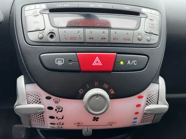 Toyota Aygo 1.0 VVT-i Now 2014 Benzine 6
