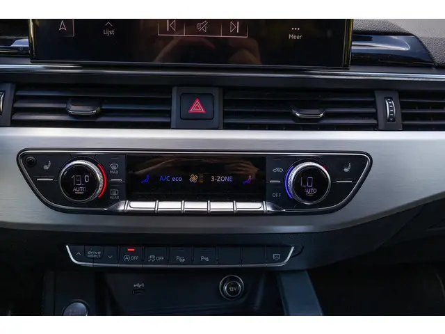 Audi A4 Avant 45 TFSI quattro edition one 2020 Benzine 34