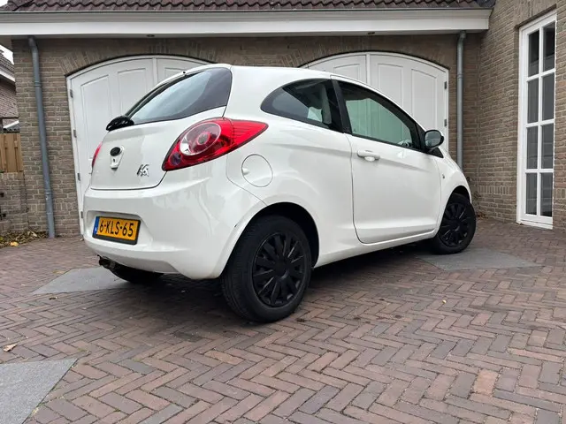 Ford Ka 1.2 Champions Edition start/stop 2013 Benzine 12