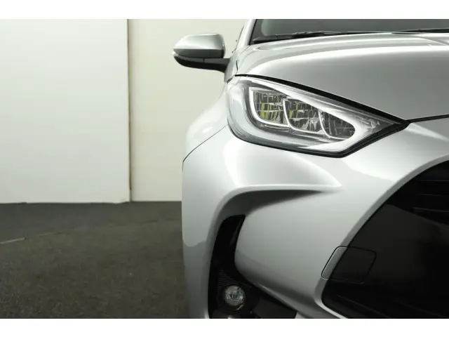 Toyota Yaris 1.5 Hybrid Dynamic 2023 Hybride Benzine 42