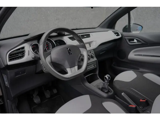 Citroën DS3 1.2 PureTech Chic 2017 Benzine 16