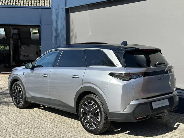 Peugeot 5008 1.2 Hybrid 145 GT 2025 Hybride Benzine 4
