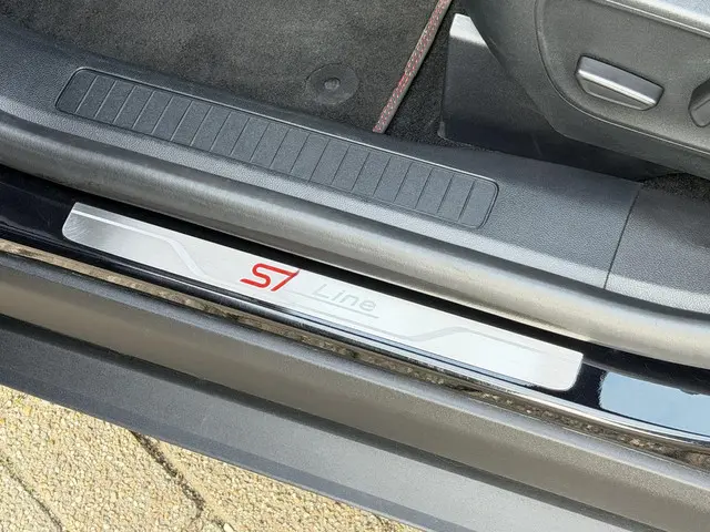 Ford Kuga 2.5 PHEV ST-Line X 2025 Hybride Benzine 23