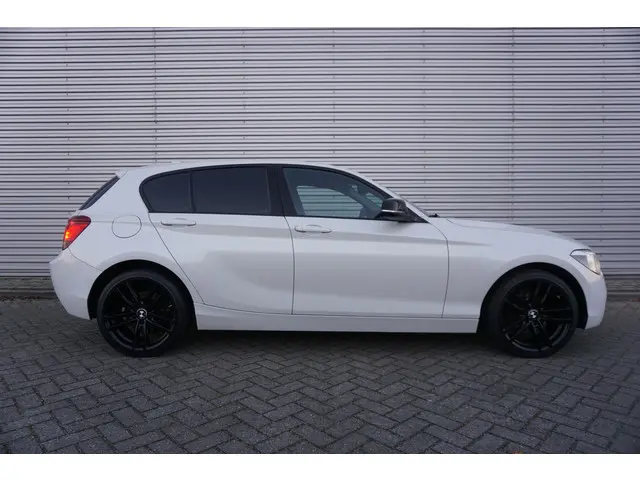 BMW 1 Serie 116i Executive 2014 Benzine 5