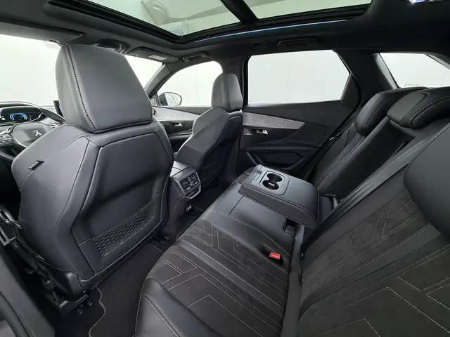 Peugeot 3008 1.6 HYbrid4 300 GT 2022 Hybride Benzine 21