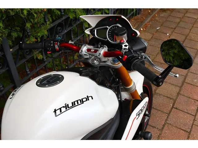 Triumph Speed Triple R 1050 ABS 2012 Benzine 18
