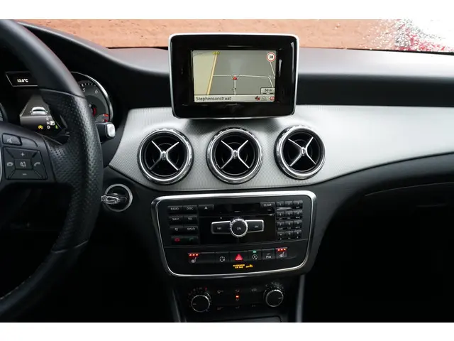 Mercedes-Benz GLA 180 Ambition 2015 Benzine 19