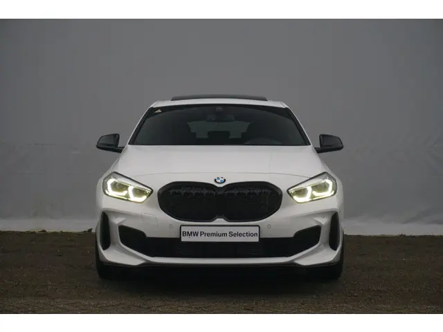 BMW 1 Serie 5-deurs M135i xDrive 2025 Benzine 4