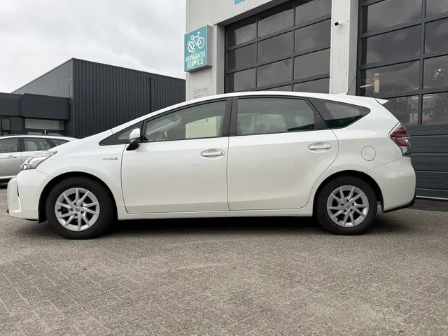 Toyota Prius 7 persoon + 1.8 Comfort 2017 Hybride Benzine 7