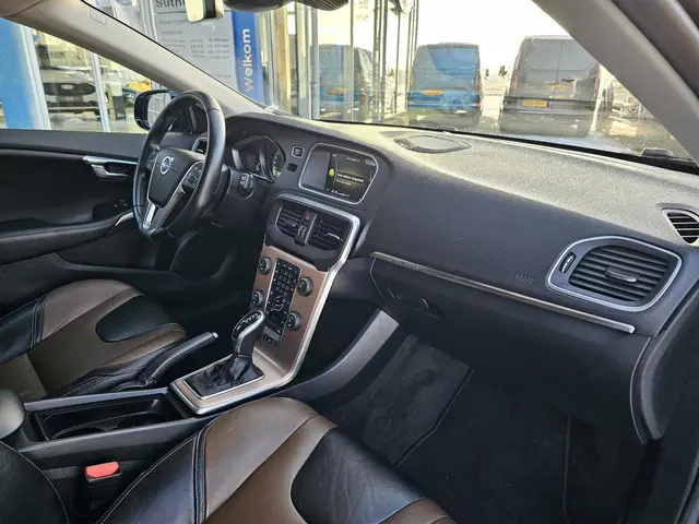 Volvo V40 Cross Country 2.0 D4 Summum 2016 Diesel 8