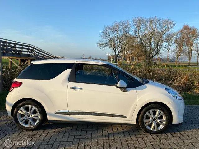 Citroën DS3 1.2 PureTech So Chic 2015 Benzine 9