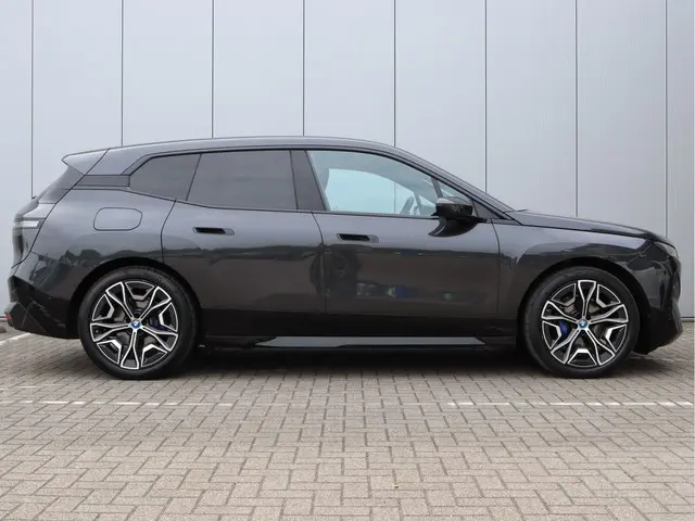 BMW iX xDrive40 High Executive 77 kWh 2021 Elektrisch 17