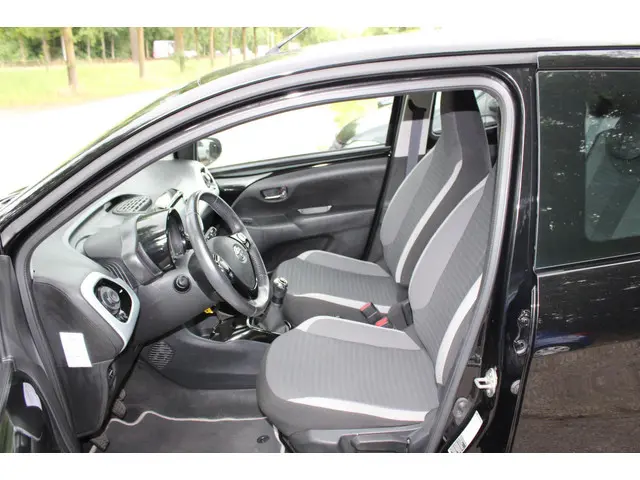 Toyota Aygo 1.0 VVT-i x-joy 2020 Benzine 13