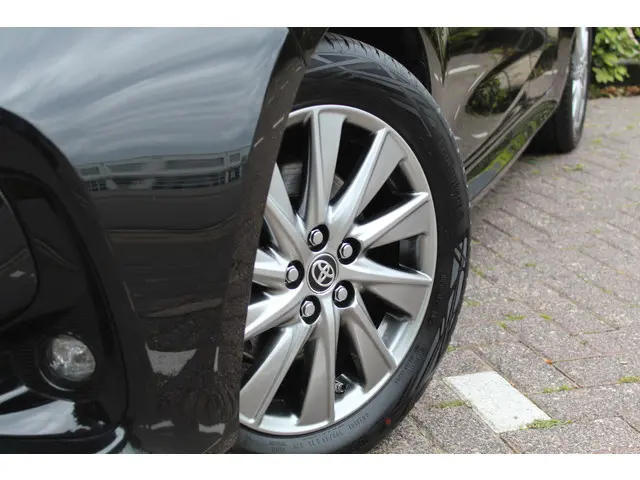 Toyota Yaris 1.5 Hybrid Dynamic 2023 Hybride Benzine 6
