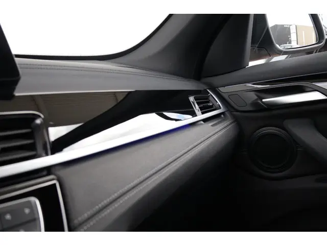 BMW X1 sDrive18i Executive Edition 2020 Benzine 34