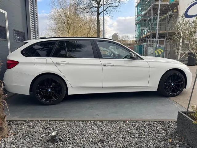 BMW 3 Serie Touring 318i AIRCO 2018 Benzine 5