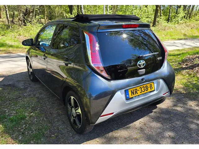 Toyota Aygo 1.0 VVT-i x-clusiv cabrio 2017 Benzine 5