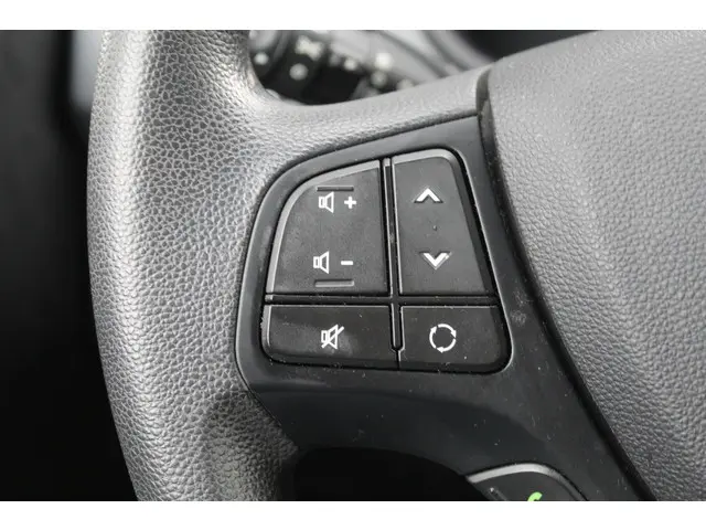 Hyundai i10 1.0i Comfort//Navi//Cruise!! 2020 Benzine 6