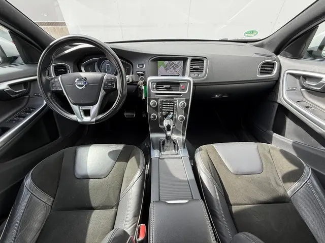 Volvo S60 1.6 T3 R-Design | 2015 | Automaat | 2015 Benzine 19