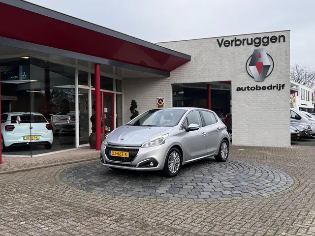 Peugeot 208 1.2 PureTech Allure 2018 Benzine 32