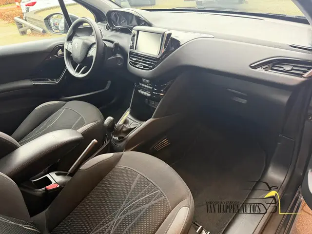 Peugeot 208 1.2 VTi Envy / apk 12-2026 2013 Benzine 11