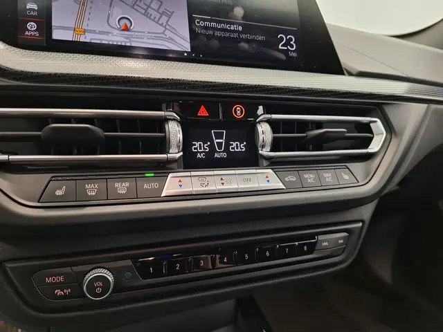 BMW 1 Serie 118i Executive Edition 2021 Benzine 31