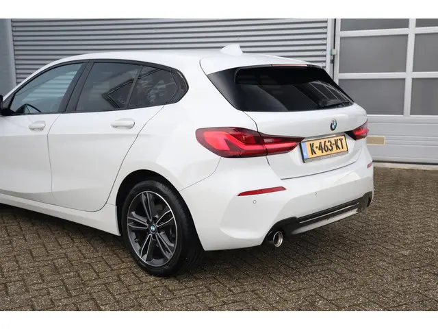 BMW 1 Serie 118i Executive Sportline Aut. 2021 Benzine 22