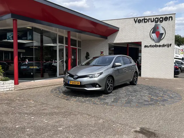 Toyota Auris 1.8 Hybrid Team D 2018 Hybride Benzine 25