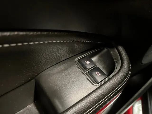 Opel ADAM 1.4 Slam SCHADEAUTO!! 2014 Benzine 23