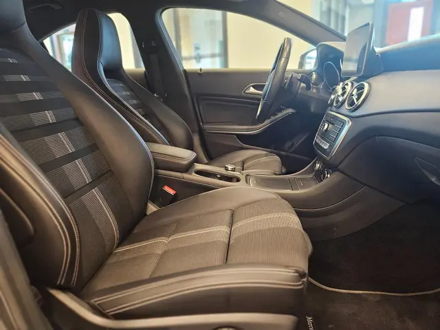 Mercedes-Benz CLA 180 Prestige 2019 Benzine 10