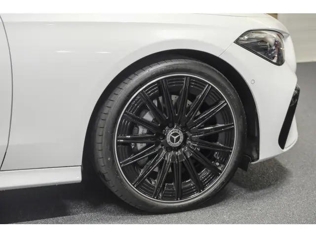Mercedes-Benz CLE Coupé CLE200 AMG 204pk 2024 Benzine 32