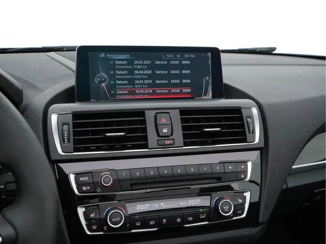 BMW 2 Serie Cabrio 220d Sport M-Sportpack 2016 Diesel 18