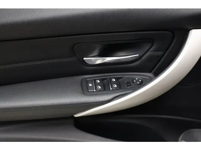 BMW 3 Serie 318i Essential | Automaat|Leder| 2016 Benzine 22