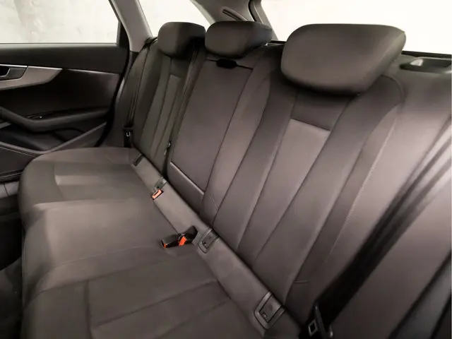 Audi A4 Avant 35 TFSI Sport Launch 2020 Benzine 15