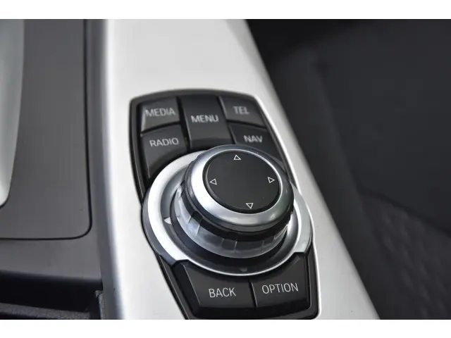 BMW 3 Serie 320i Corporate Lease Executive 2017 Benzine 18