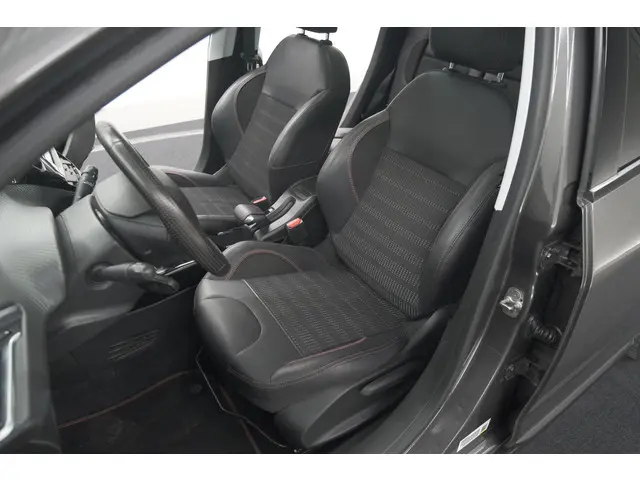 Peugeot 2008 PureTech 130 GT-Line 2019 Benzine 26