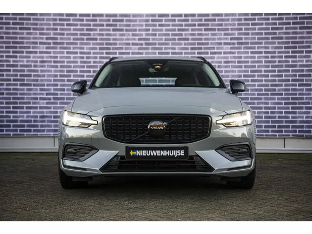 Volvo V60 2.0 B3 Essential Edition 2023 Benzine 8