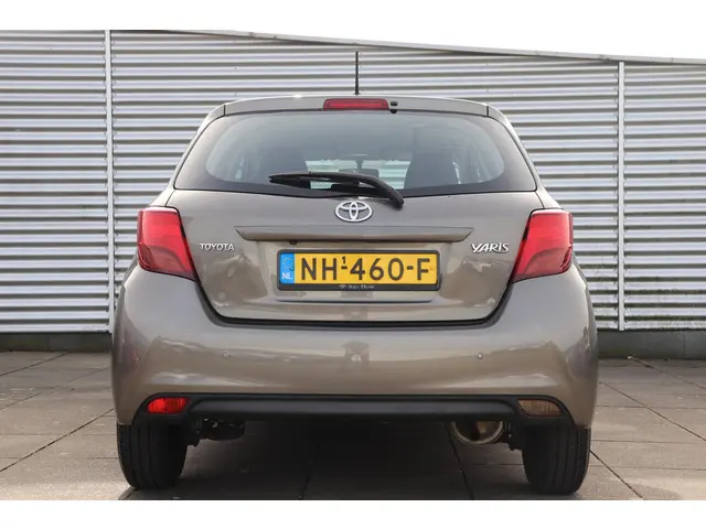 Toyota Yaris 1.0 VVT-i Aspiration, 2017 Benzine 4