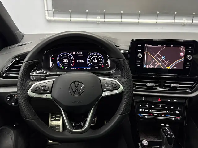 Volkswagen T-Roc 1.5 TSI R-Line PANO 2025 2025 Benzine 15