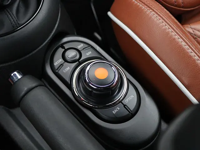 MINI 5-Deurs Cooper 2019 Benzine 17