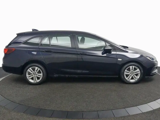 Opel Astra Sports Tourer 1.4 Business blauw 2018 Benzine 4