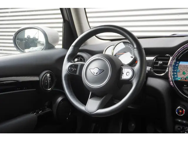 MINI 5-Deurs One 2022 Benzine 21